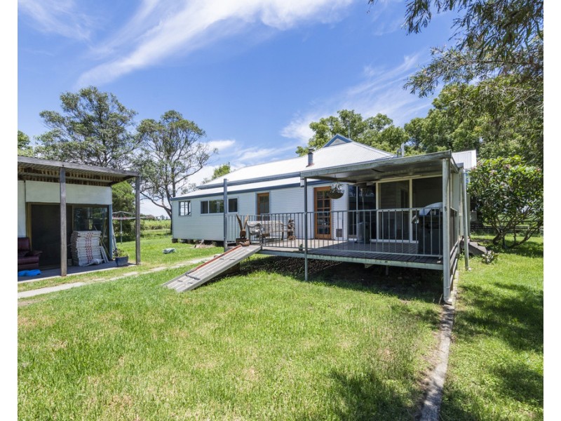 359 South Arm School Road, Woodford Island NSW 2463