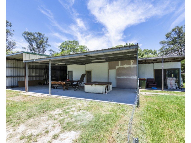 359 South Arm School Road, Woodford Island NSW 2463