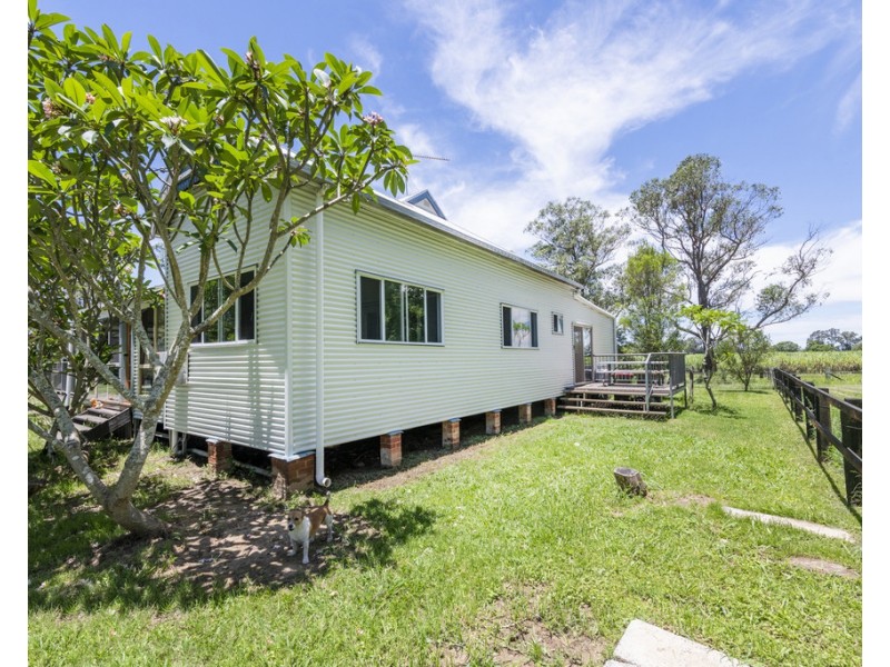 359 South Arm School Road, Woodford Island NSW 2463