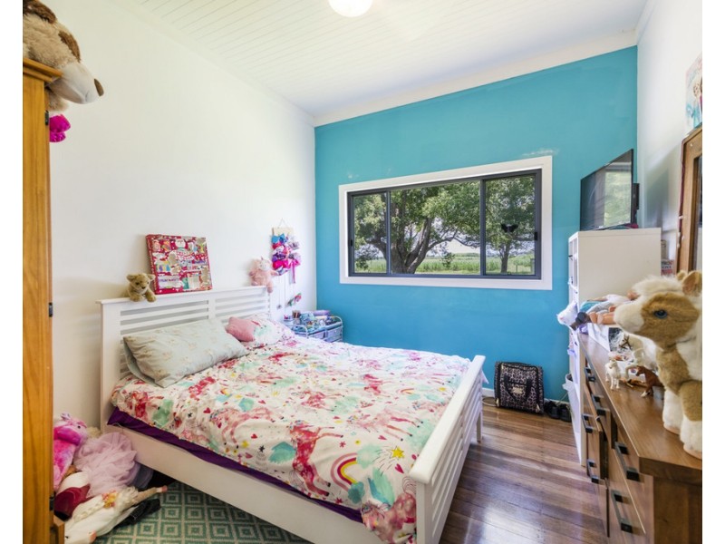 359 South Arm School Road, Woodford Island NSW 2463