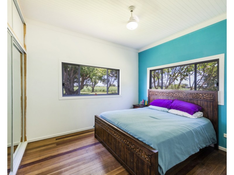 359 South Arm School Road, Woodford Island NSW 2463