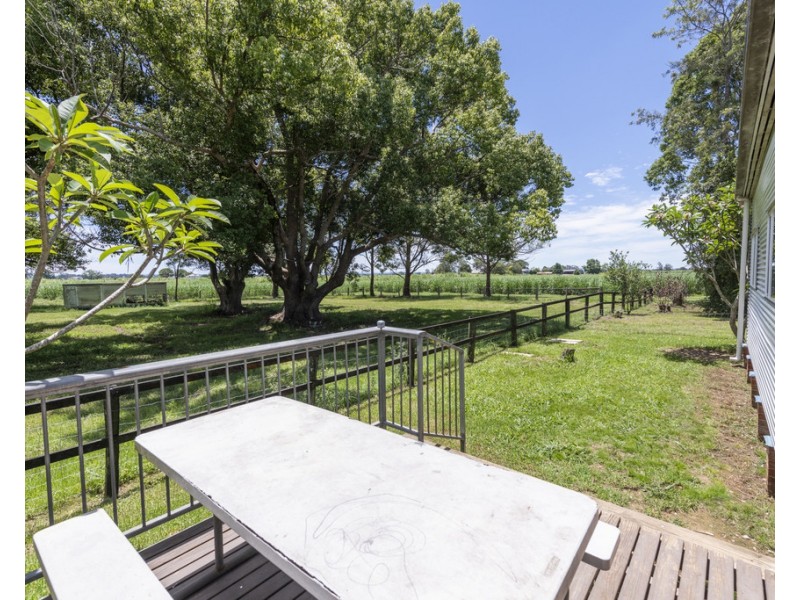 359 South Arm School Road, Woodford Island NSW 2463