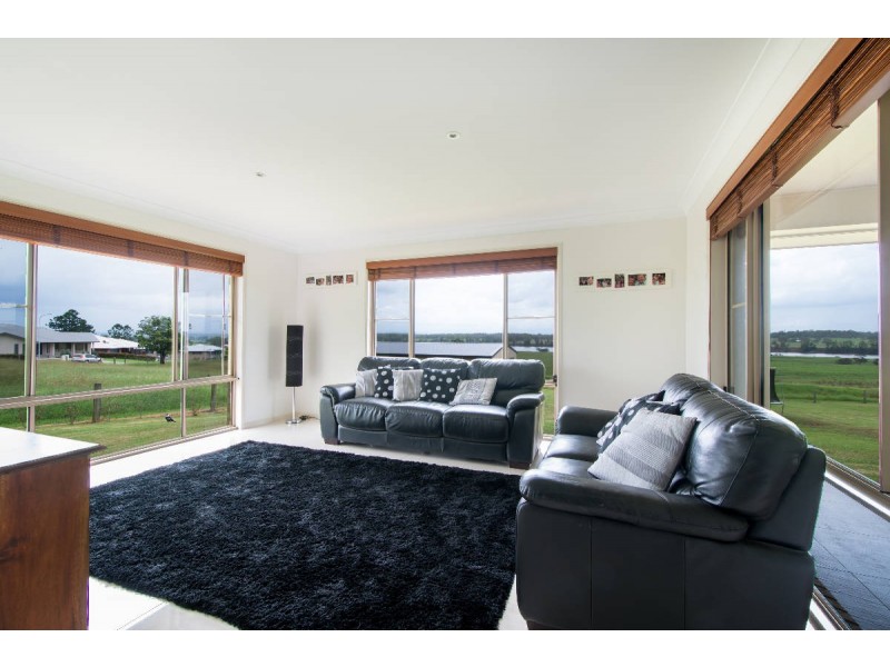 16 Nairn Terrace, Junction Hill NSW 2460