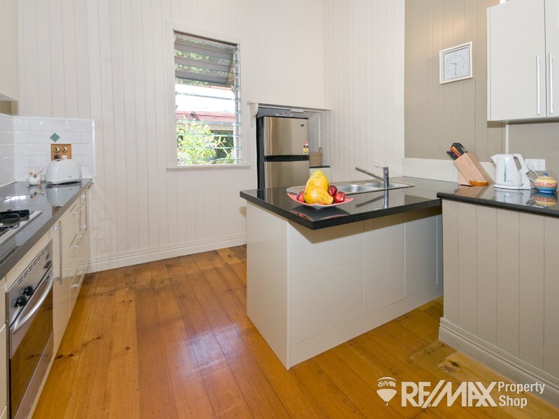 71 Prince Edward Pde, Redcliffe QLD 4020