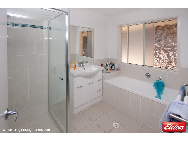 27 Smales Close, Kooralbyn QLD 4285