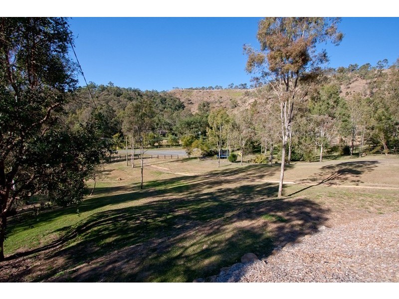 27 Smales Close, Kooralbyn QLD 4285