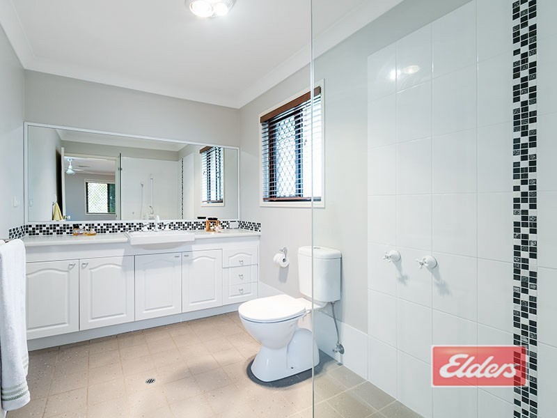 140 Canterbury Drive, Mundoolun QLD 4285