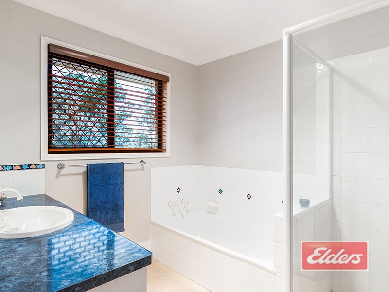 140 Canterbury Drive, Mundoolun QLD 4285