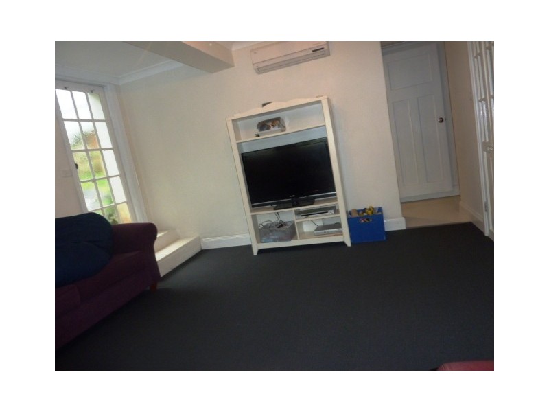 9 Kimpton Place, Wyoming NSW 2250