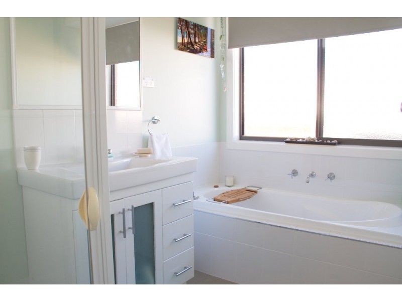 14 Hogbin Crescent, Sanctuary Point NSW 2540