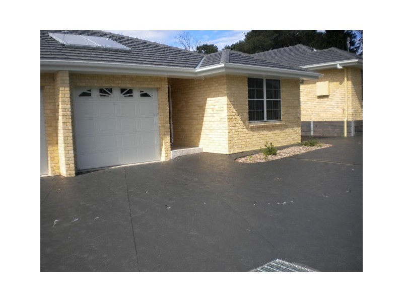 8/9 Harbour Boulevard, Bomaderry NSW 2541