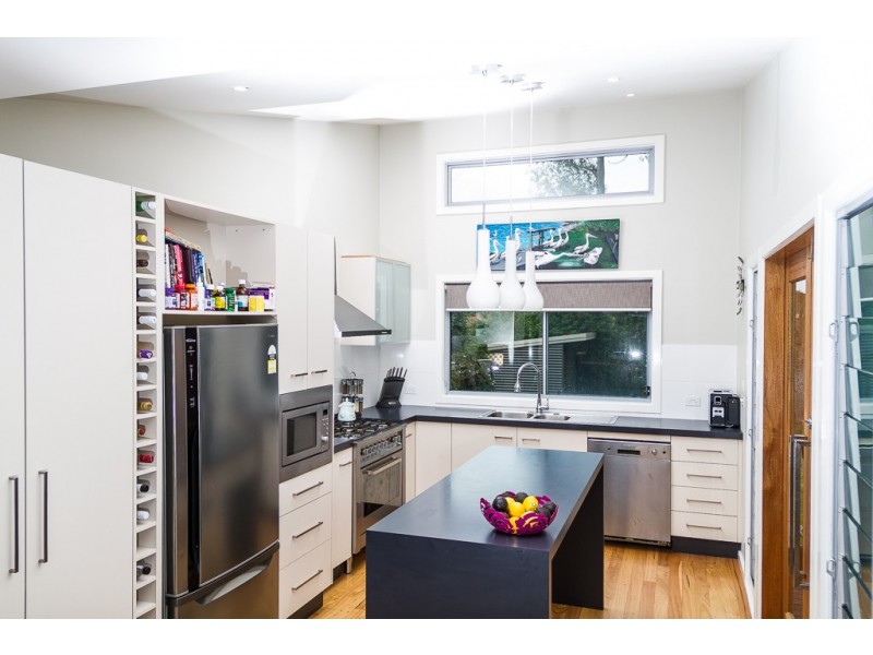 8 Walmer Avenue, Sanctuary Point NSW 2540
