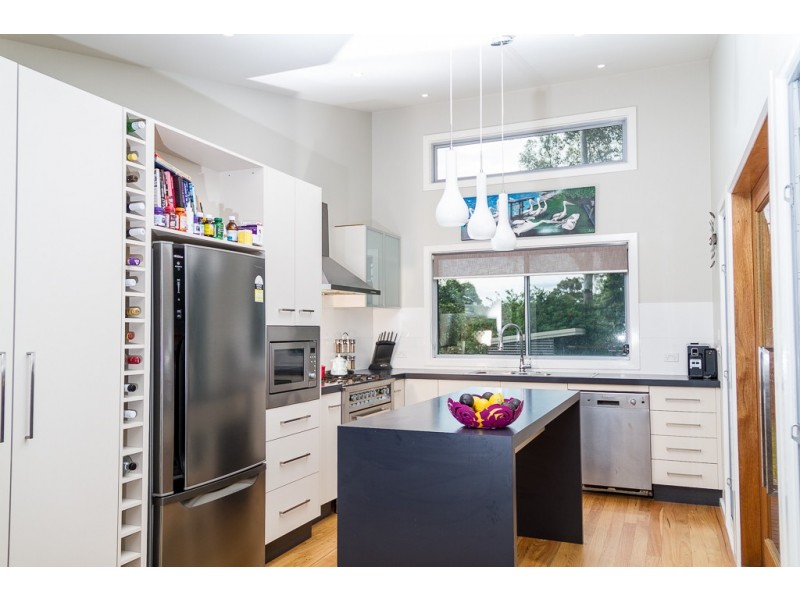 8 Walmer Avenue, Sanctuary Point NSW 2540