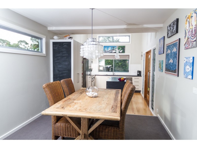 8 Walmer Avenue, Sanctuary Point NSW 2540