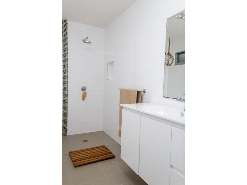 8 Walmer Avenue, Sanctuary Point NSW 2540