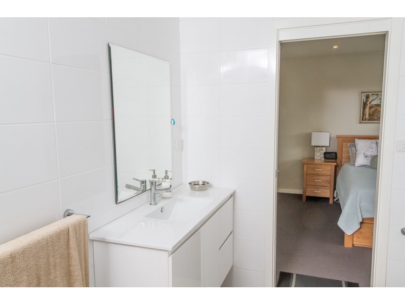 8 Walmer Avenue, Sanctuary Point NSW 2540