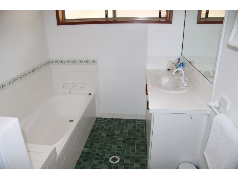 124 Yurunga Drive, North Nowra NSW 2541