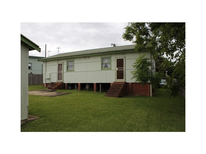 2 Lynburn Avenue, Bomaderry NSW 2541