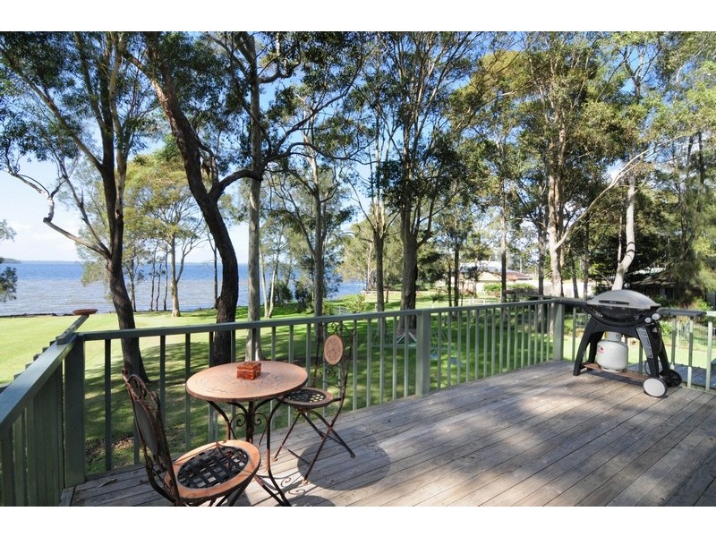 4 LORALYN AVENUE, St Georges Basin NSW 2540