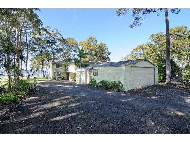 4 LORALYN AVENUE, St Georges Basin NSW 2540