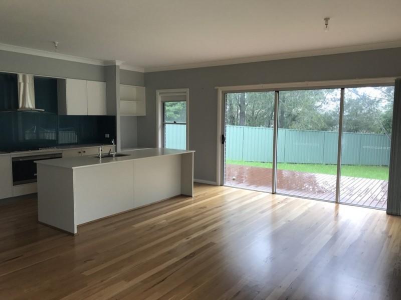 12 TASMAN PARK CLOSE, St Georges Basin NSW 2540