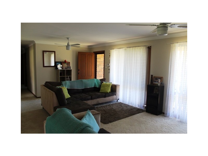 44 Yeovil Street, Bomaderry NSW 2541