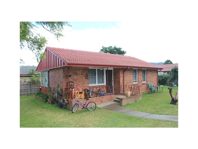 25 Sampson Crescent, Bomaderry NSW 2541