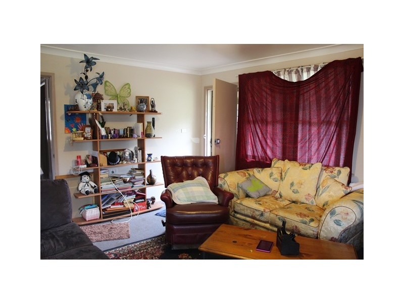 25 Sampson Crescent, Bomaderry NSW 2541