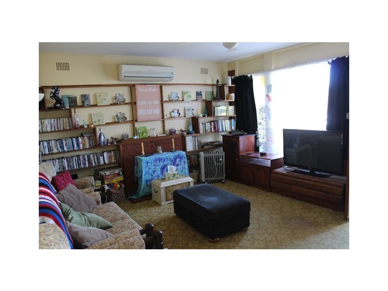 61 Birriley Street, Bomaderry NSW 2541