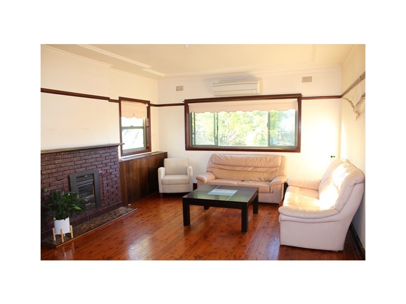 25 Worrigee Street, Nowra NSW 2541