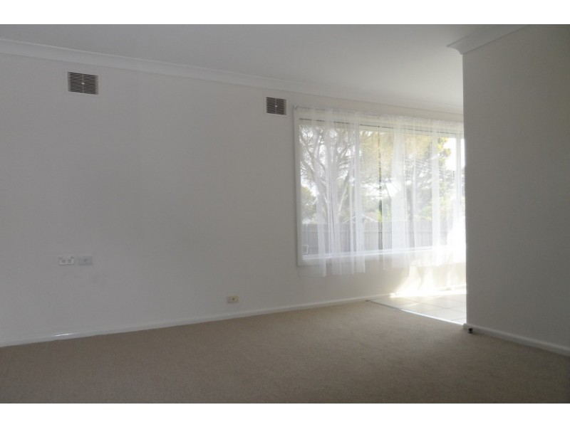 25 Sampson Crescent, Bomaderry NSW 2541