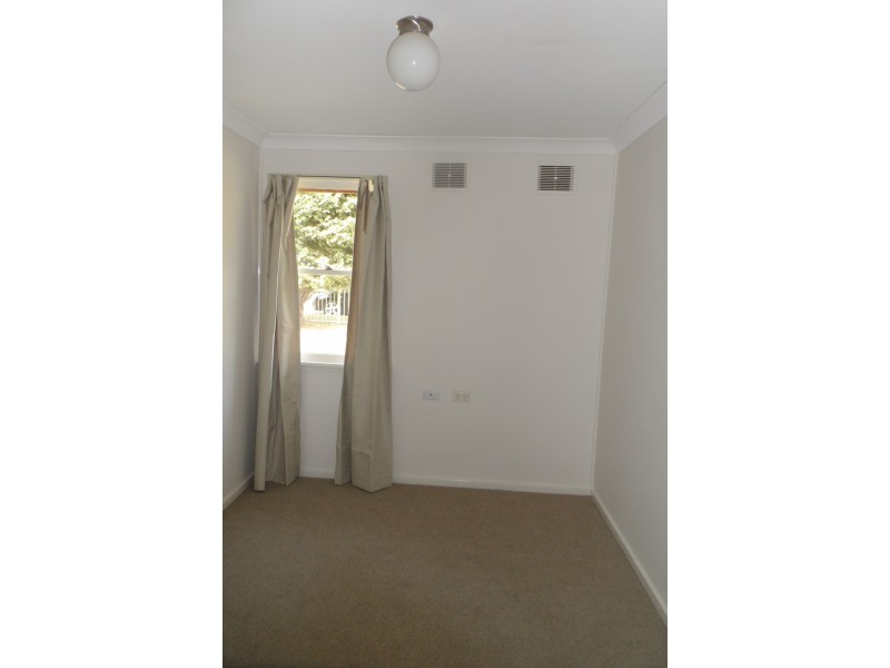 25 Sampson Crescent, Bomaderry NSW 2541