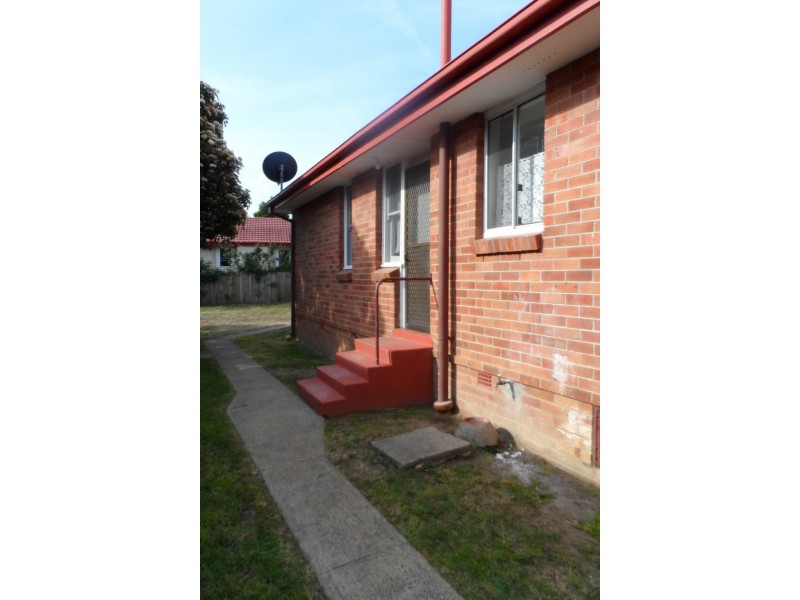 25 Sampson Crescent, Bomaderry NSW 2541
