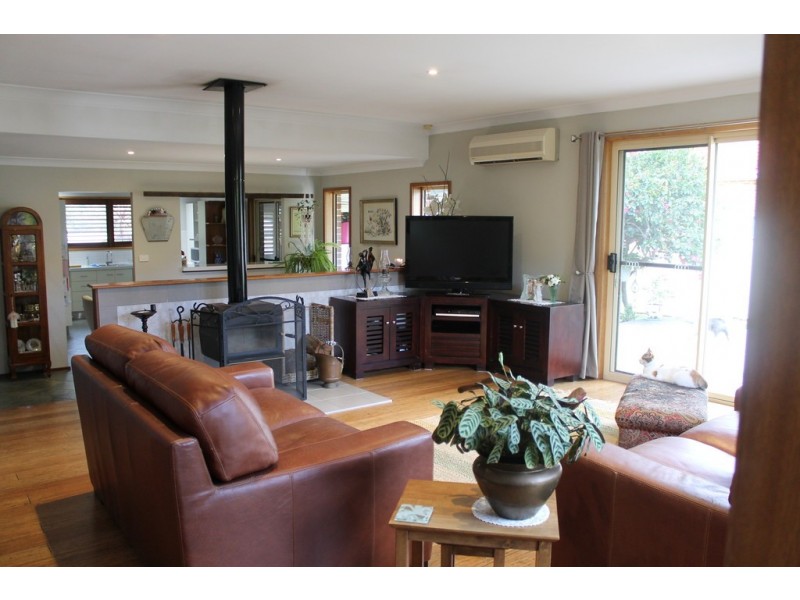 10 Cammaray Drive, St Georges Basin NSW 2540