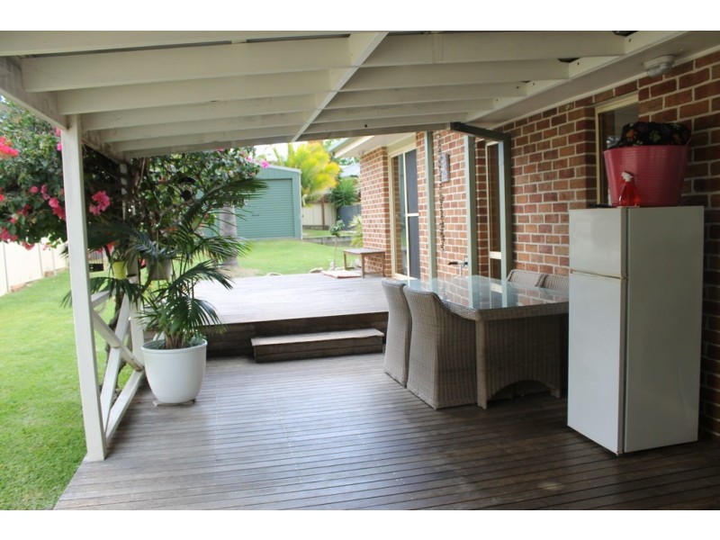 10 Cammaray Drive, St Georges Basin NSW 2540