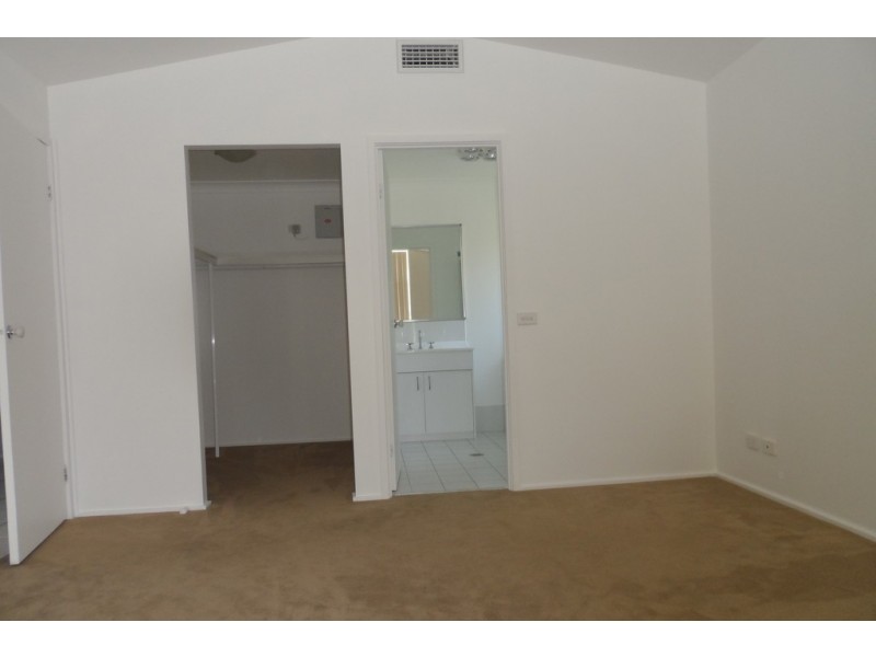 8 Whitewood Street, Worrigee NSW 2540