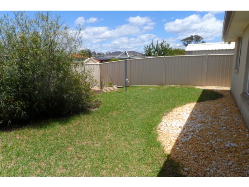 8 Whitewood Street, Worrigee NSW 2540