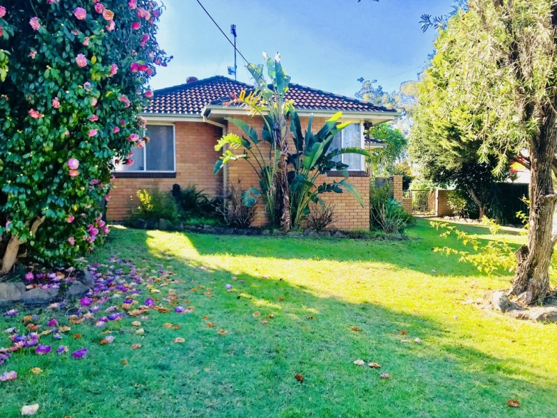 1 Mulgen Crescent, Bomaderry NSW 2541