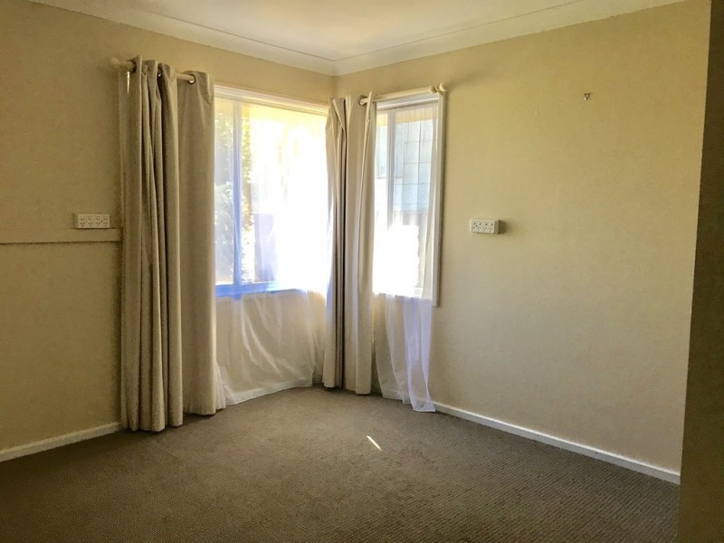 1 Mulgen Crescent, Bomaderry NSW 2541