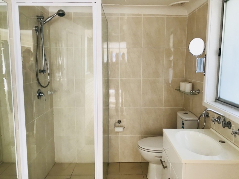 1 Mulgen Crescent, Bomaderry NSW 2541