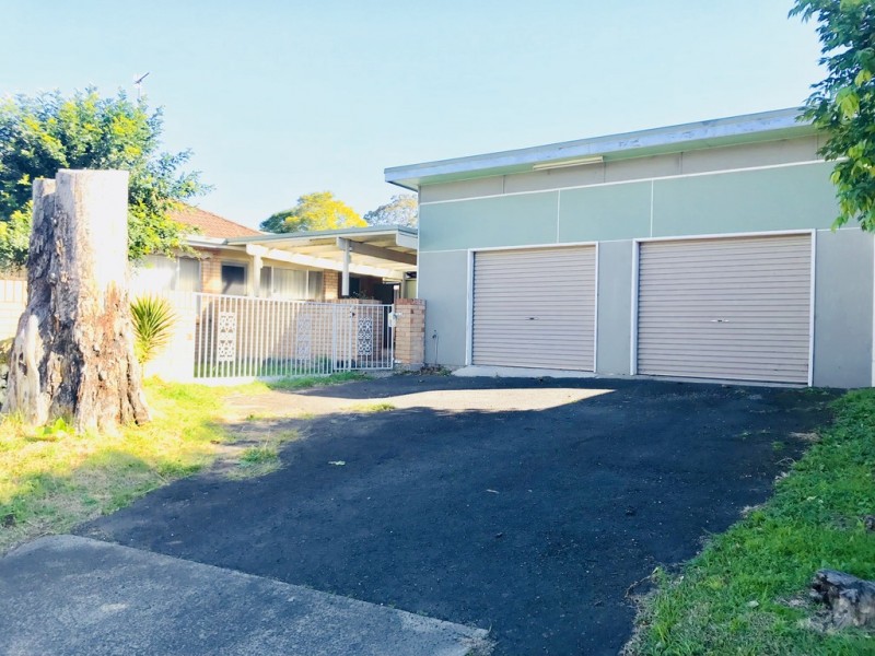 1 Mulgen Crescent, Bomaderry NSW 2541