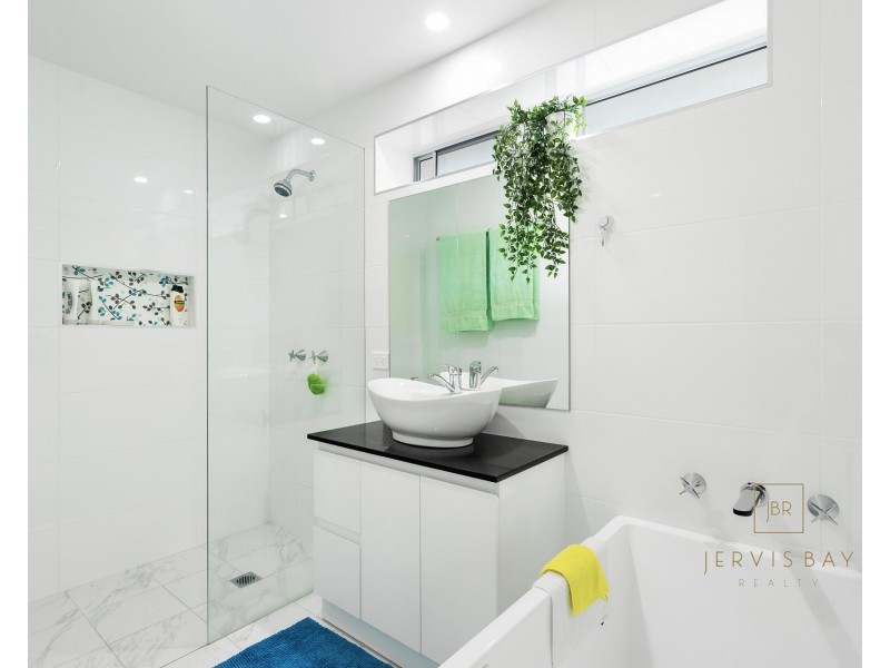 9 Kingsford Smith Crescent, Sanctuary Point NSW 2540