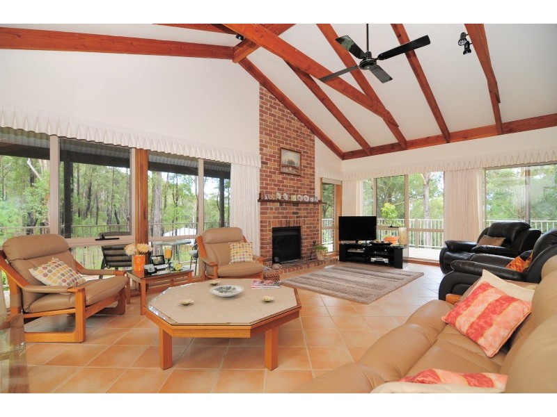 35 McArthur Drive, Falls Creek NSW 2540