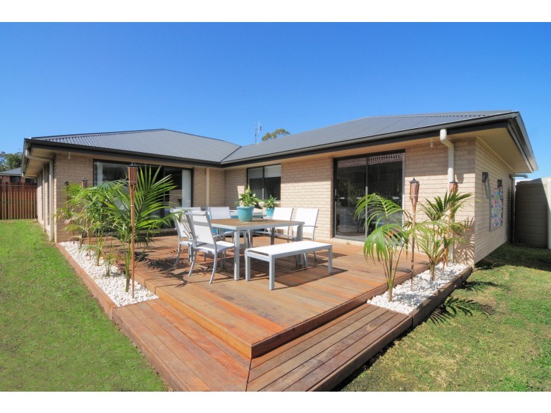 14 Hogbin Cres, Sanctuary Point NSW 2540