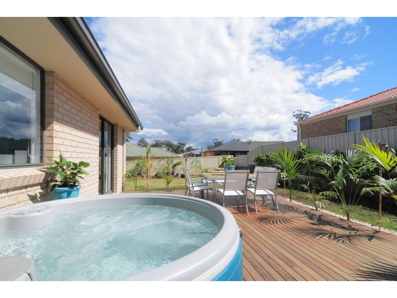 14 Hogbin Cres, Sanctuary Point NSW 2540