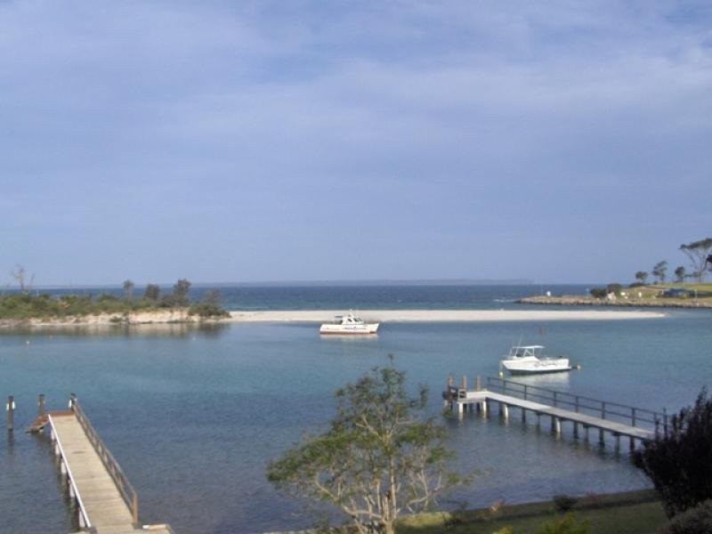 8 Admiralty Crescent, Huskisson NSW 2540