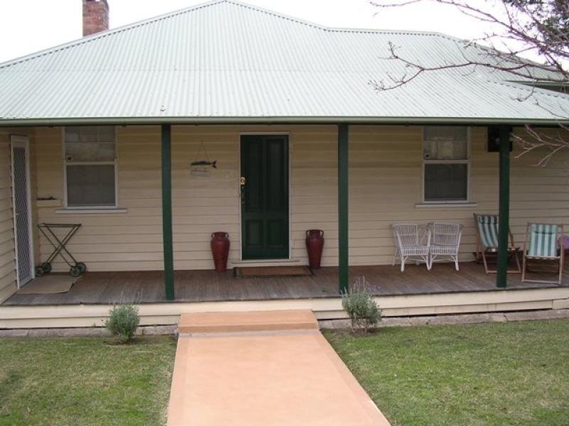 8 Admiralty Crescent, Huskisson NSW 2540