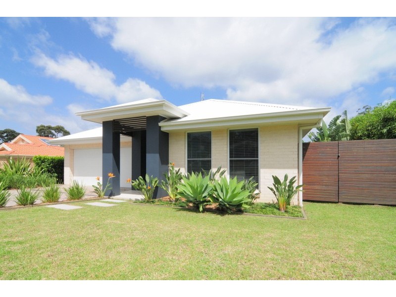 10 Hogbin Crescent, Sanctuary Point NSW 2540