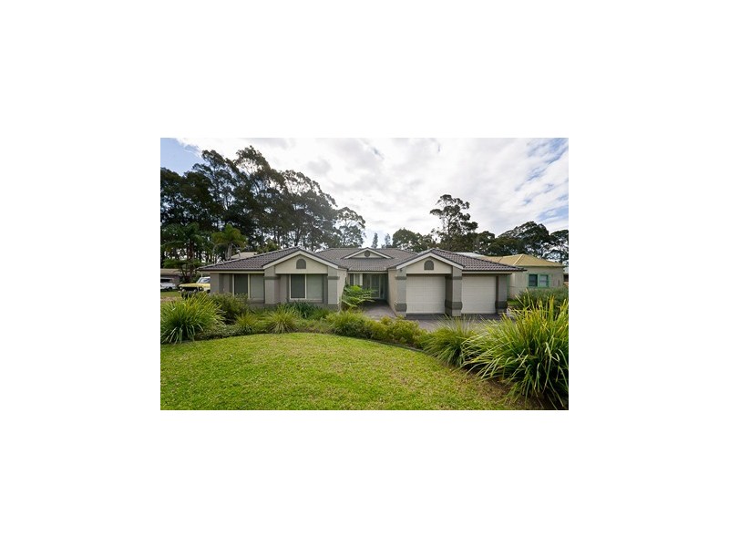 25 Streamside Street, Woollamia NSW 2540