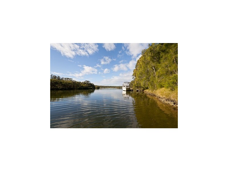 25 Streamside Street, Woollamia NSW 2540